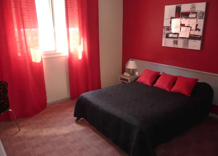 斯邦塔迪玛尔酒店 2*