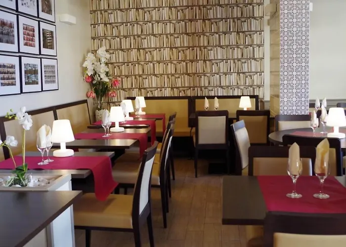 斯邦塔迪玛尔酒店 酒店